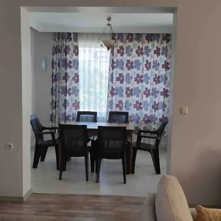 Vilă Bueyuek Arazili Suit Villa