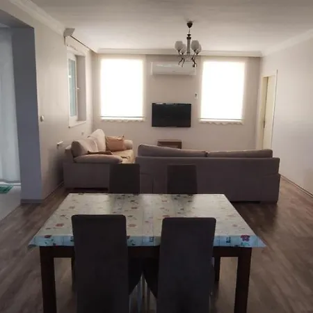 Bueyuek Arazili Suit Villa